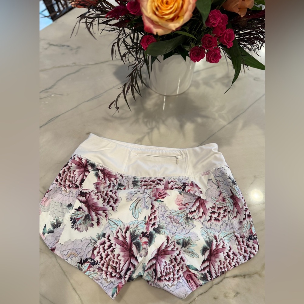 Athleta Run Free Peony Floral Pink Garden Shorts Sz M - Picture 10 of 10